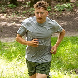 T-shirts running