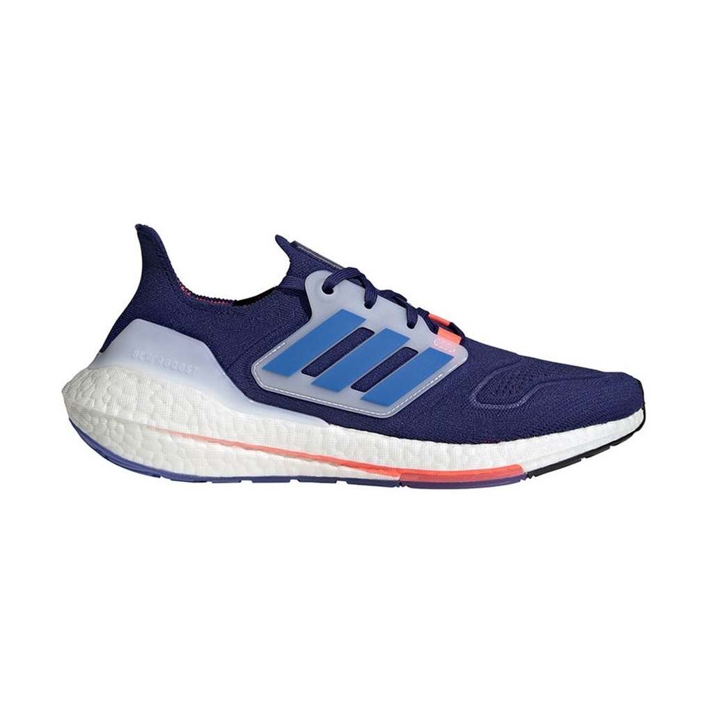 Modelo masculino Ultraboost 22 adidas azul e azul escuro